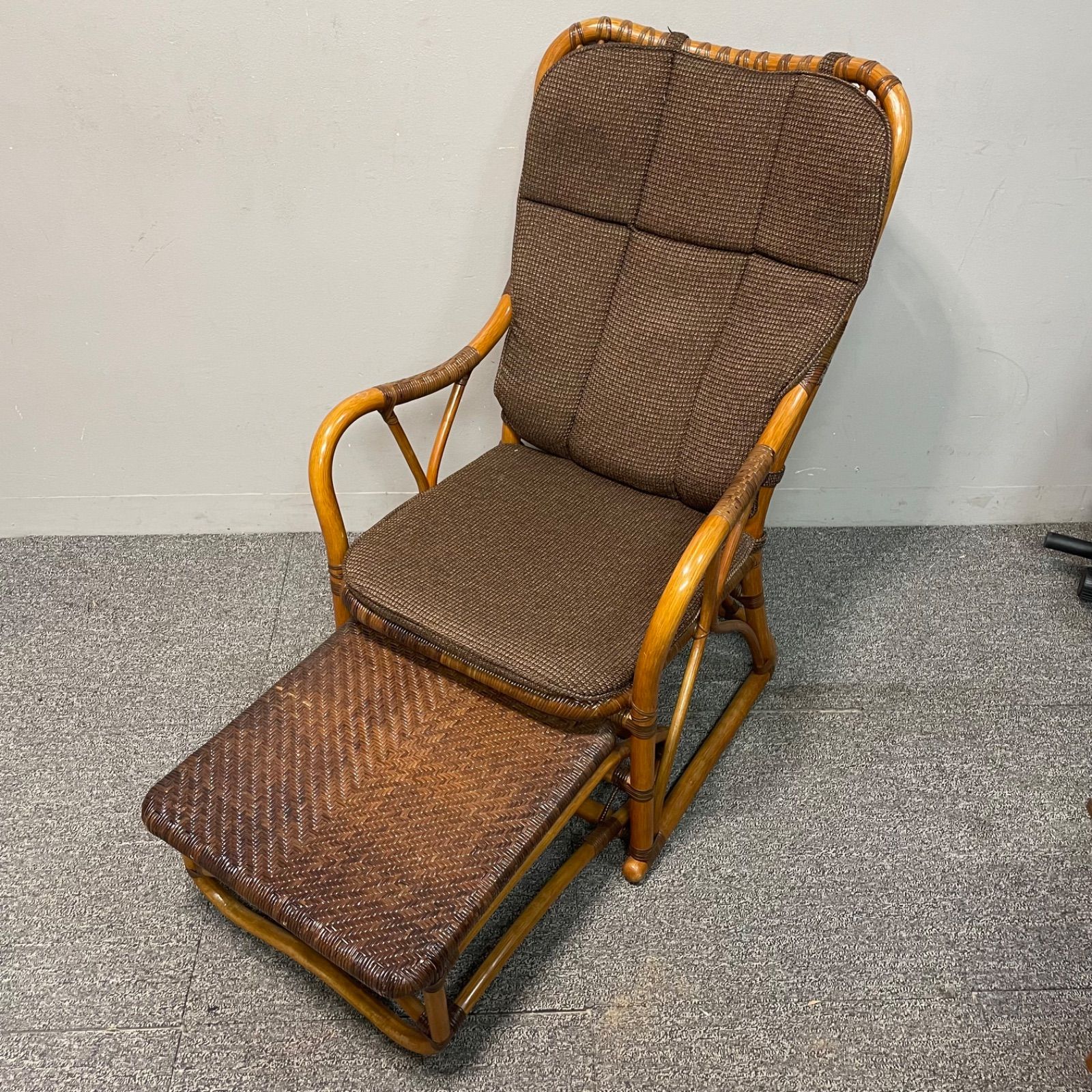 ♭ KAZAMA カザマ ラタン オットマン付き アームチェア リビング