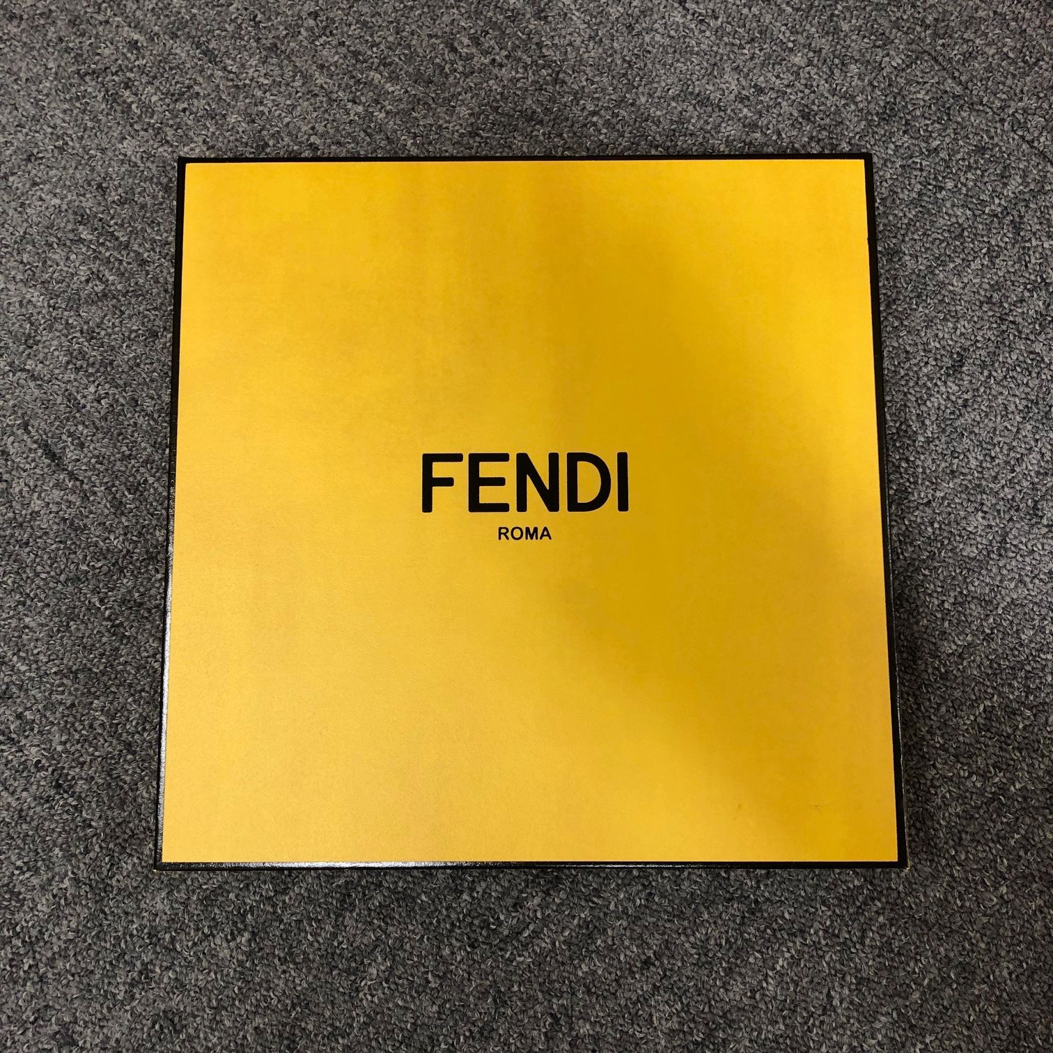 FENDI カール・ラガーフェルド バンダナ 風呂敷 スカーフ フェンディ マルチ 64546A5 - メルカリ