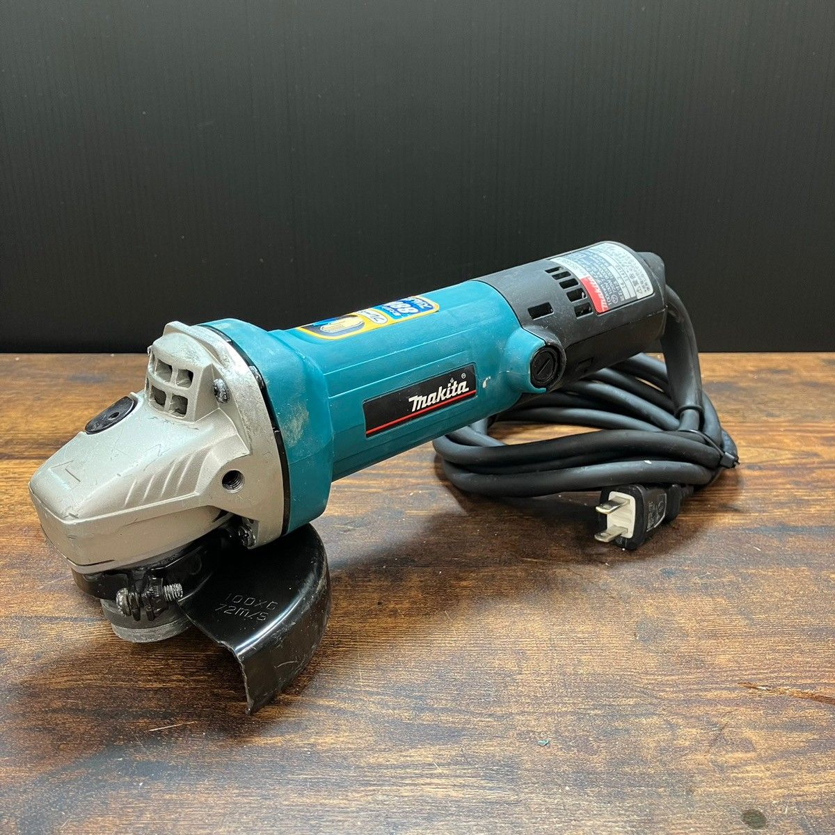 マキタ(makita) ディスクグラインダ 低速高トルク ブレーキ付 100mm 9533BLA【戸田店】