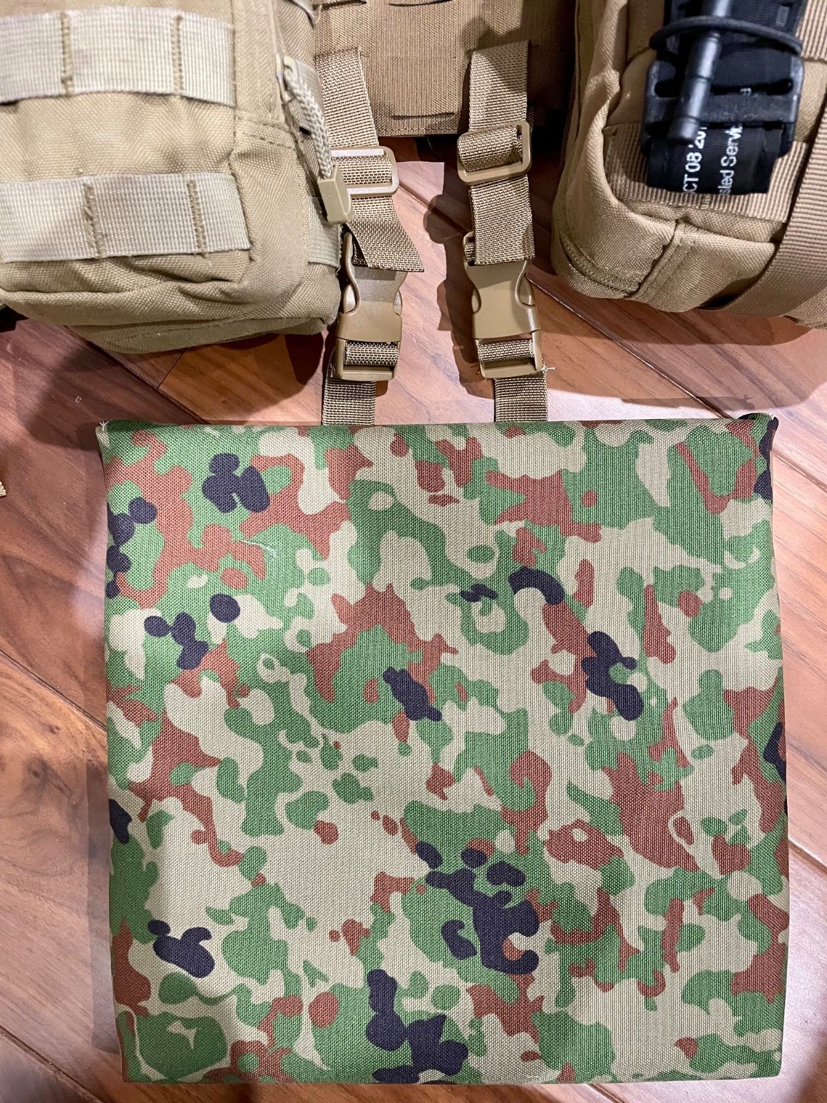 タクティカル引敷　三角型と丸型型セット 在庫1 タクティカル引敷(クッション無し) - メルカリ