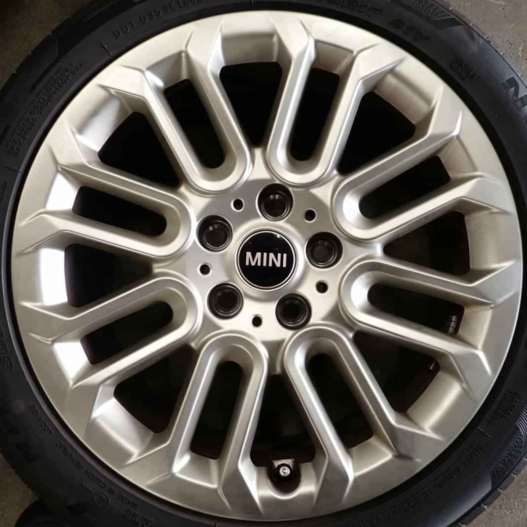 215|45R17×7J 91Y