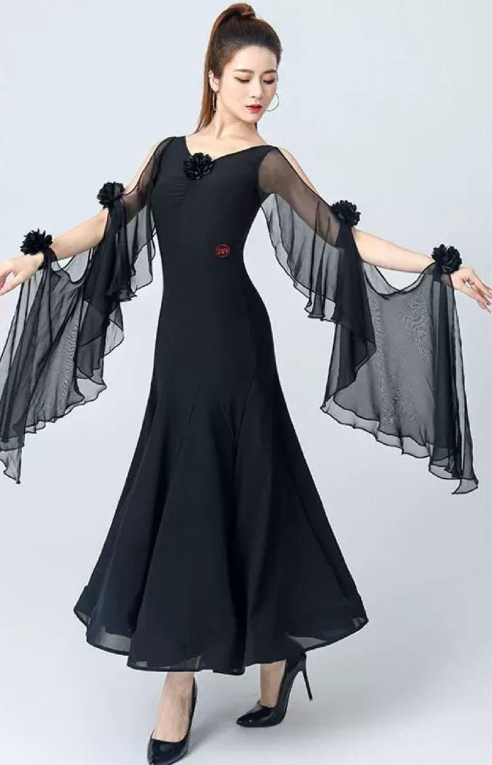 新品未使用 フリル舞うワンピース スタンダード向き練習着 後ろ