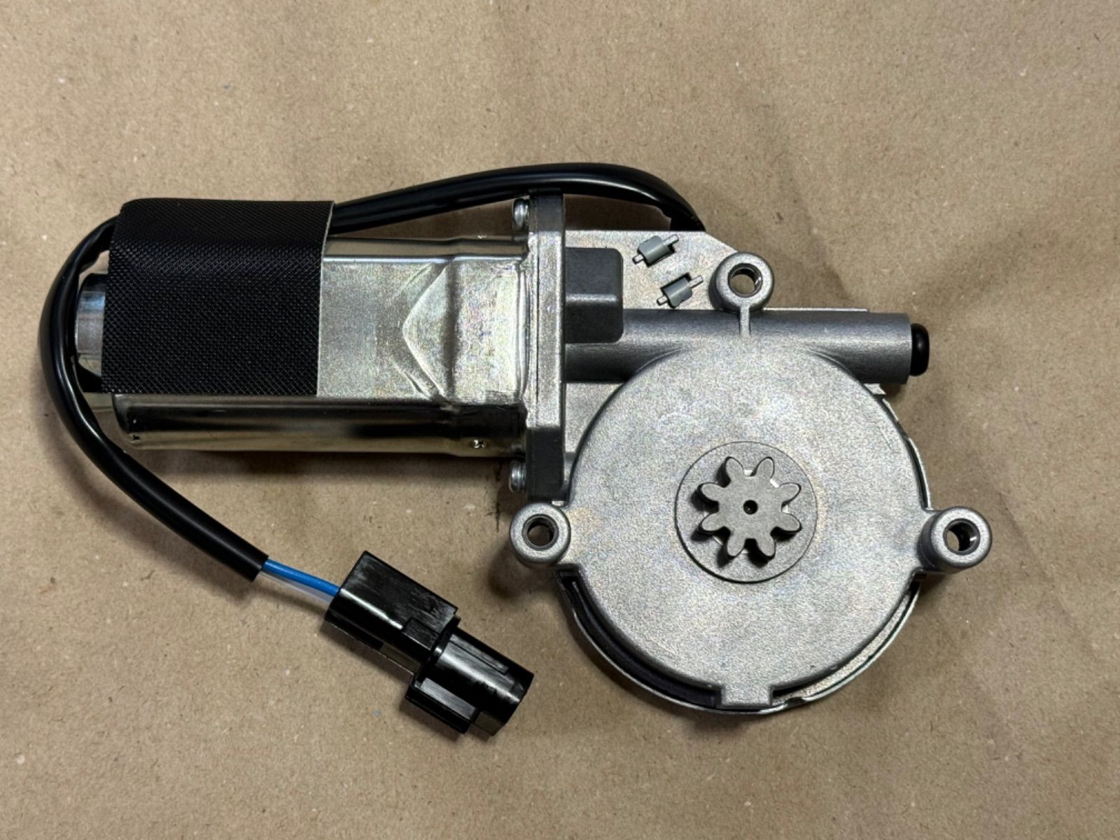 いすゞ エルフ NKR85 右PWモーター【新品・未使用】 - メルカリ