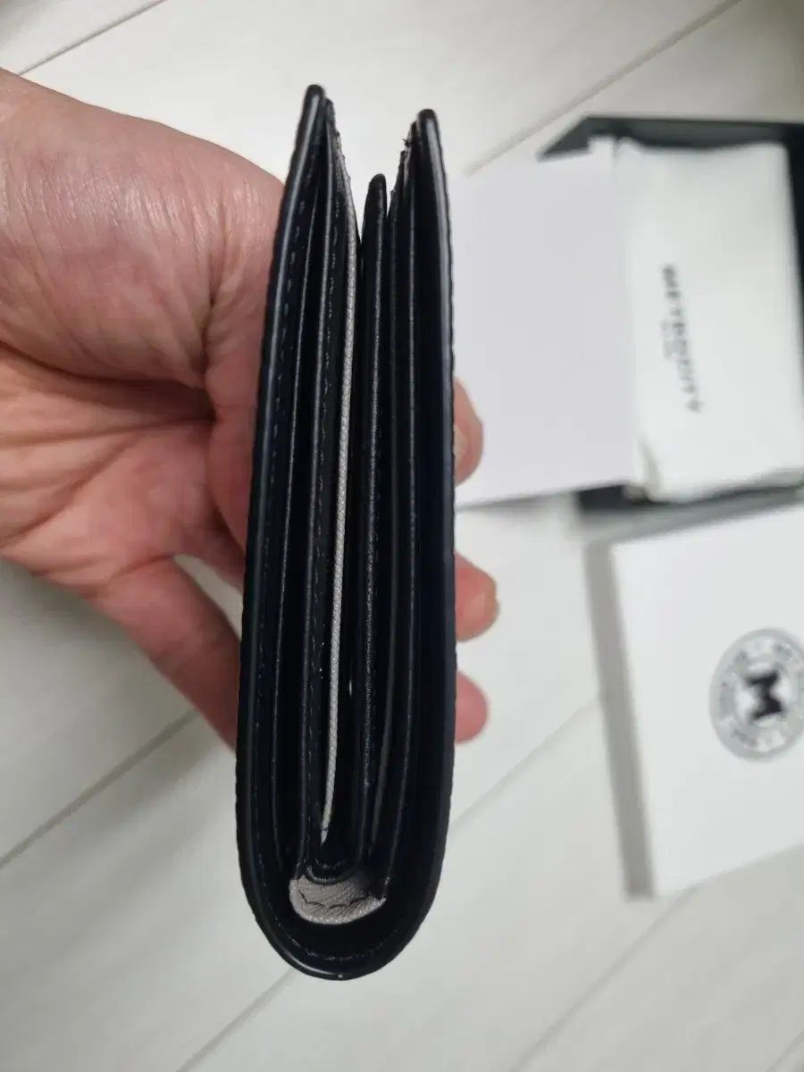 ブラック 二つ折り財布