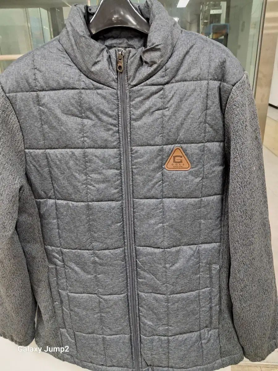 【中古】 新しい建築法規の手びき 平成７年版/霞ケ関出版社/矢吹茂郎 中古】 新しい建築法規の手びき 平成7年版 / 矢吹茂郎 田中元雄