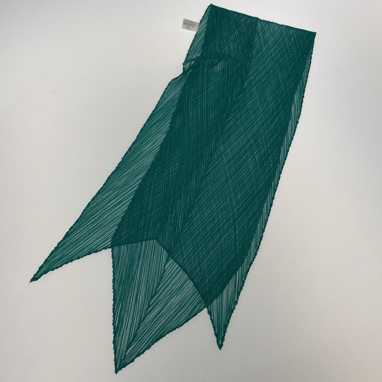 プリーツプリーズ ダークグリーン ストール ISSEY MIYAKE PLEATS PLEASE プリーツストール グリーン - メルカリ