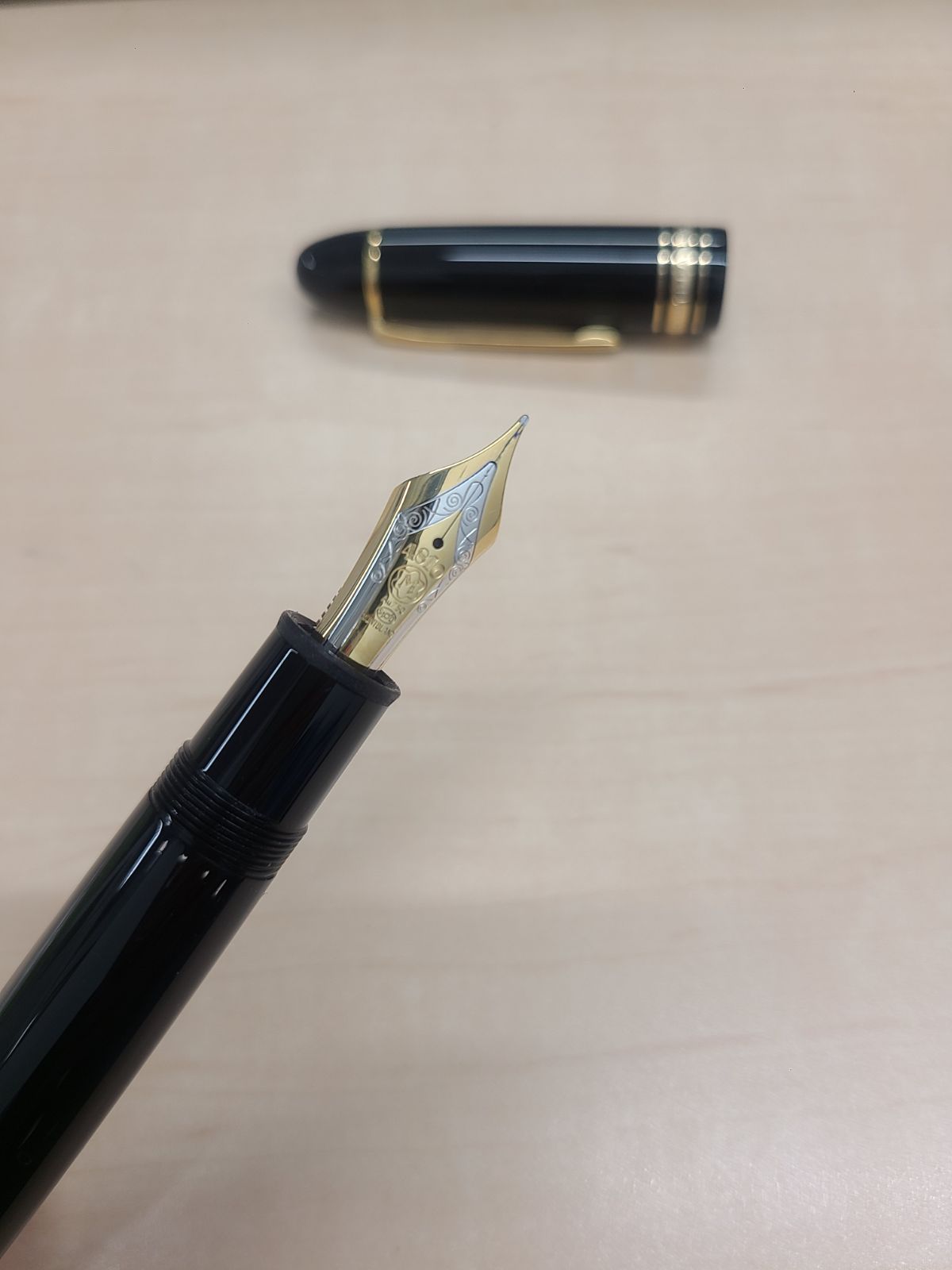 中古】 MONTBLANC万年筆ペン先14K 4810、ボールペン黒2本セット 2025年