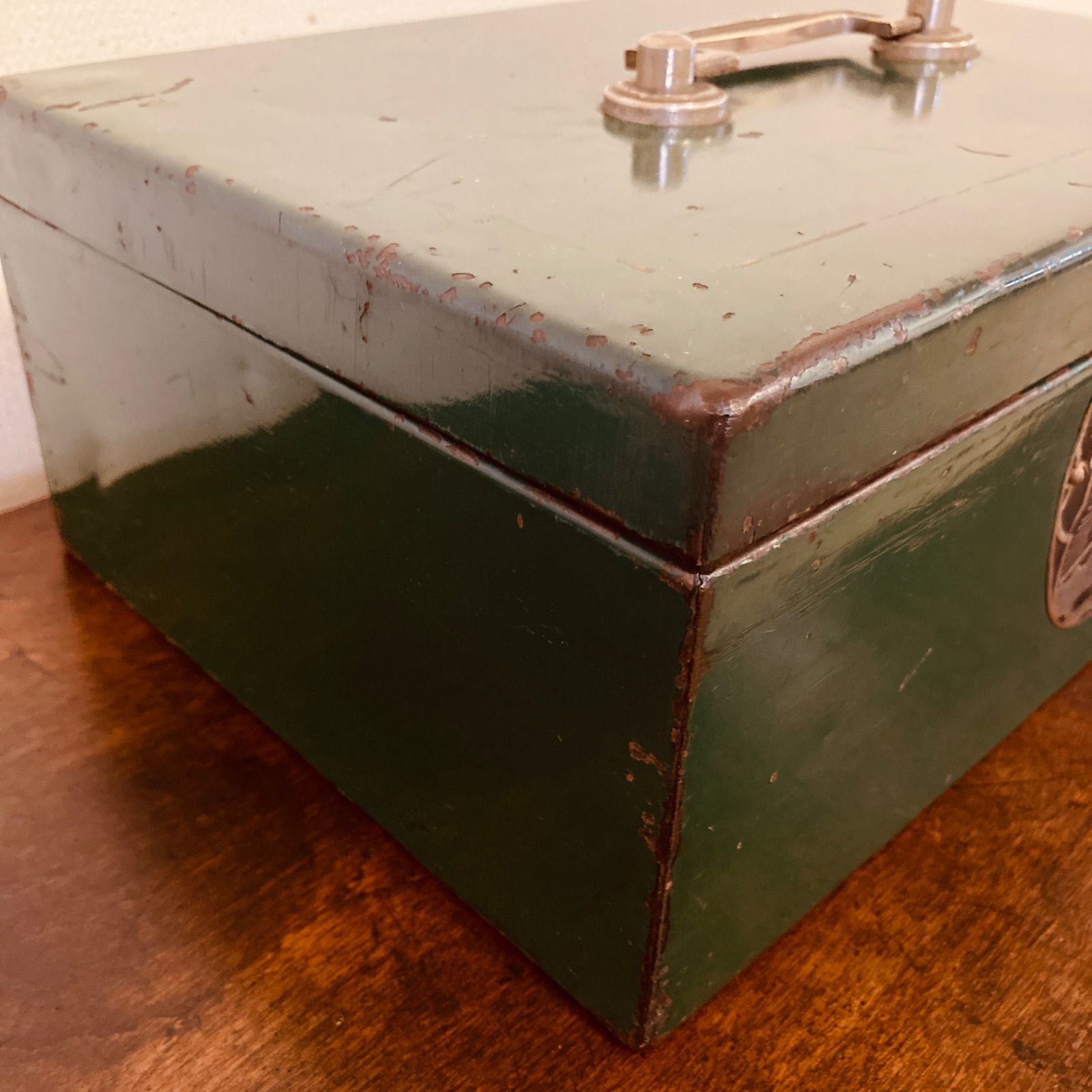 昭和レトロ 古い手提げ金庫（深緑いろ） - メルカリ