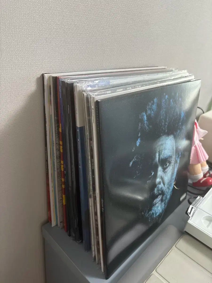 須藤武雄作、柿釉茶碗、識箱、茶色と黒色のバランスが見所です。 須藤武雄作、柿釉茶碗、識箱、茶色と黒色のバランスが見所です。