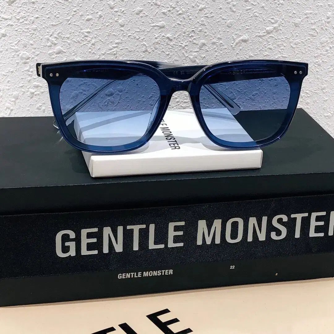 未使用GENTLE MONSTER Heizer NC2 サングラス ネイビー Gentle Monster: Heizer NC2 (Blue) | DSMNY E-SHOP
