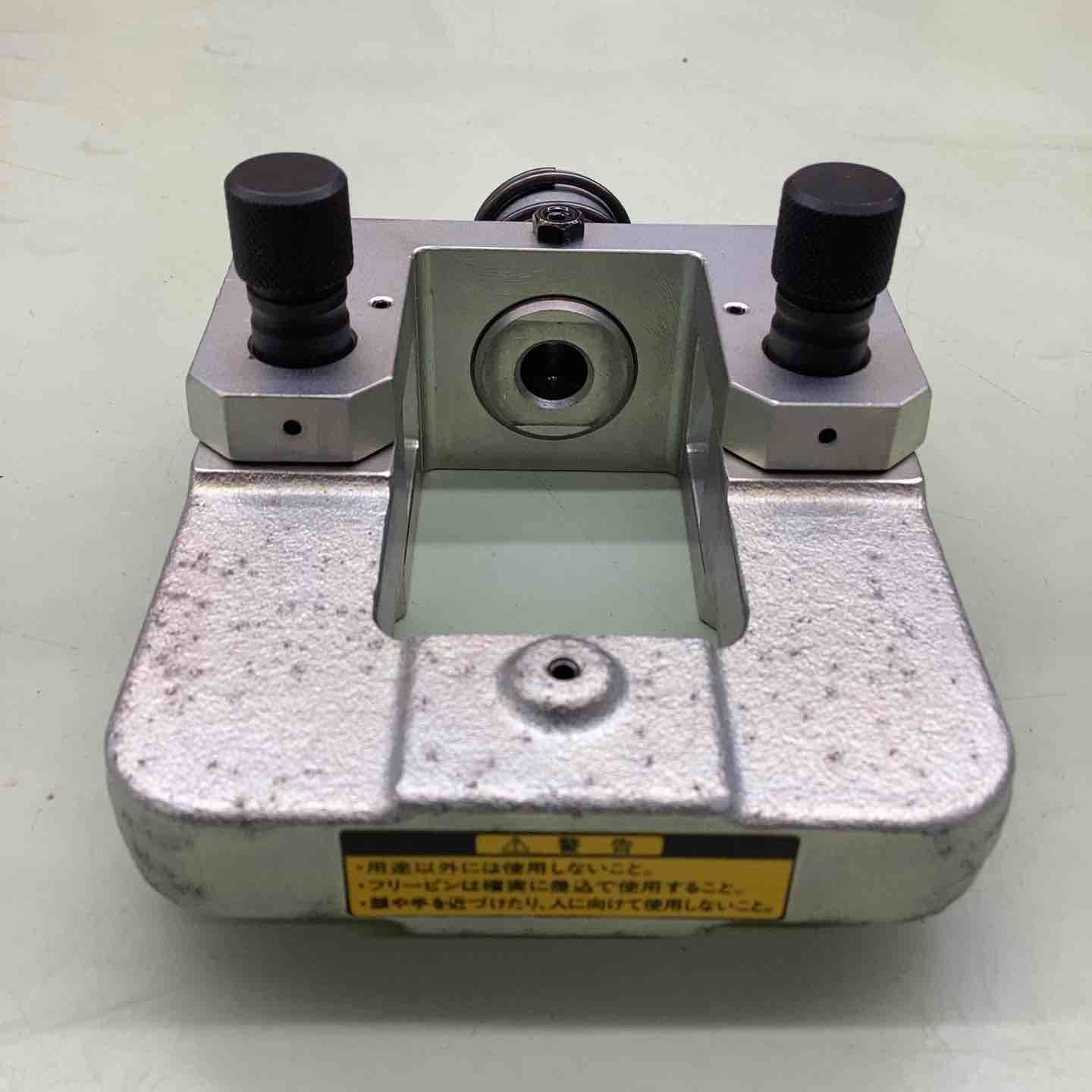 Ｃ形コネクター