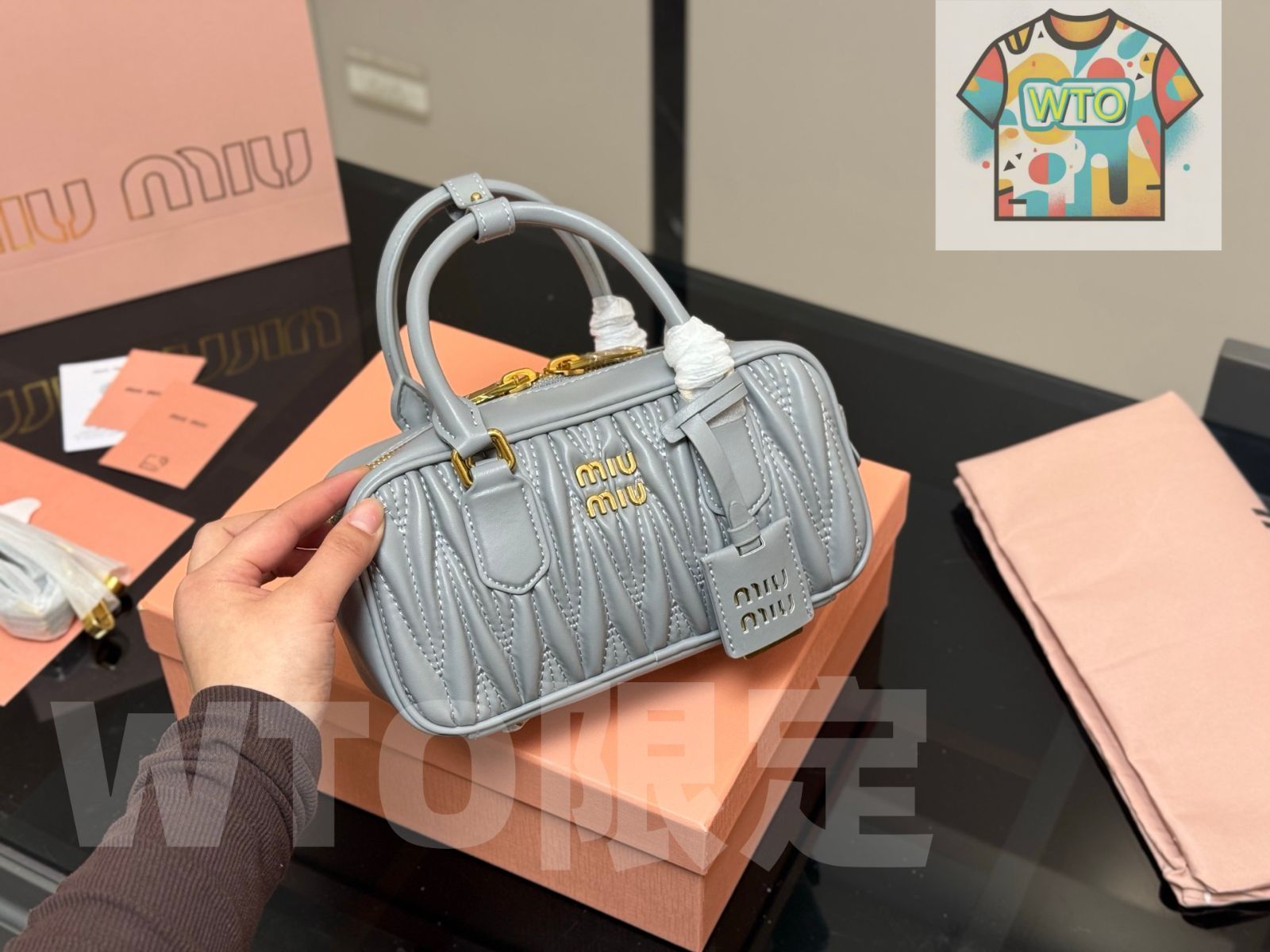 ミュウミュウボウリングバッグ シンプルコーデをラグジュアリーに☆Miu Miu☆ボウリングバッグ