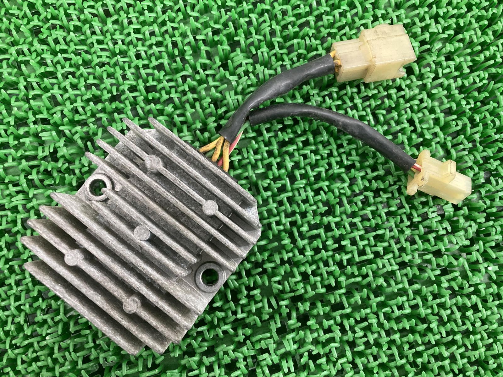 フュージョン レギュレター ホンダ 純正 中古 バイク 部品 MF02 レギュレーター レクチファイア 機能的問題なし 品薄 車検 Genuine