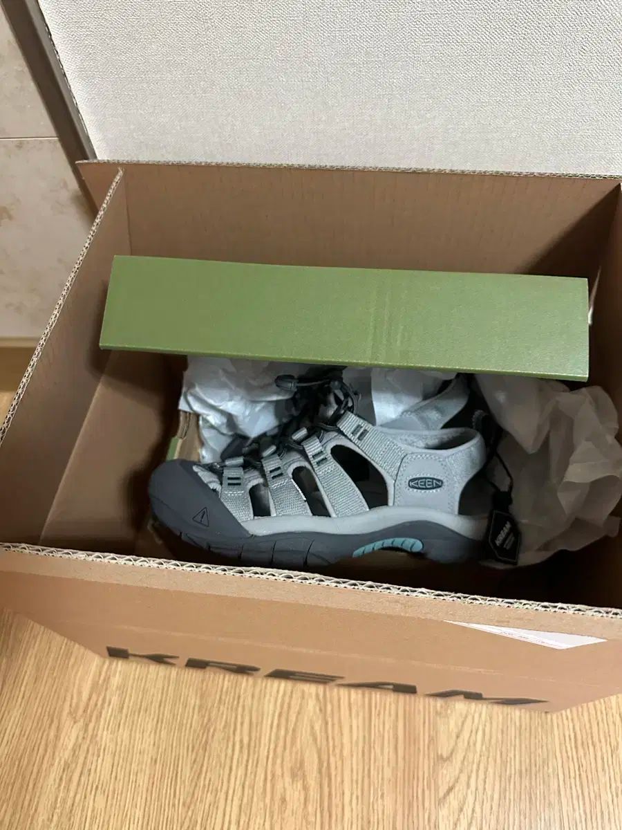 KEEN キーン サンダル 235