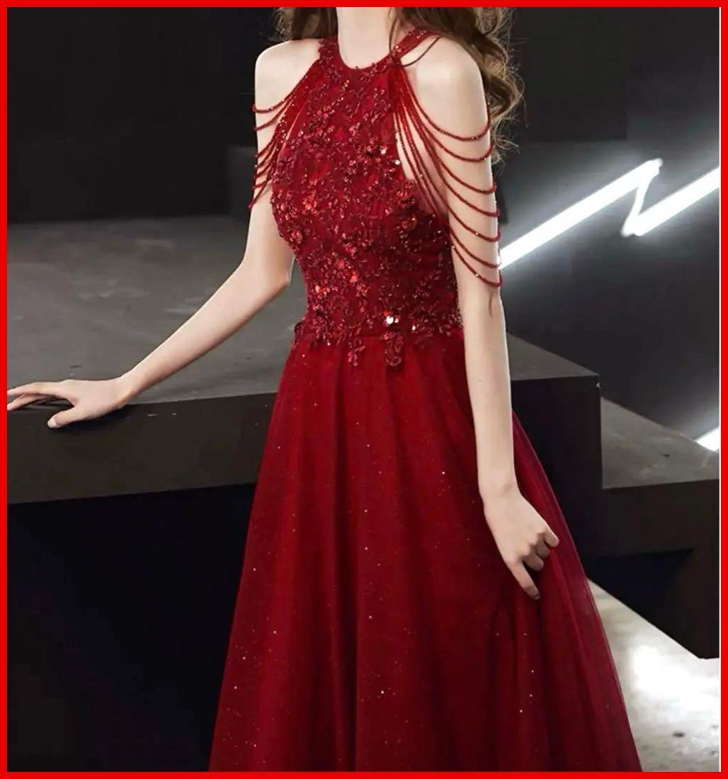 チュールスカートと胸元のビジューが美しい イブニングドレス♩.• チュールスカートと胸元のビジューが美しい イブニングドレス