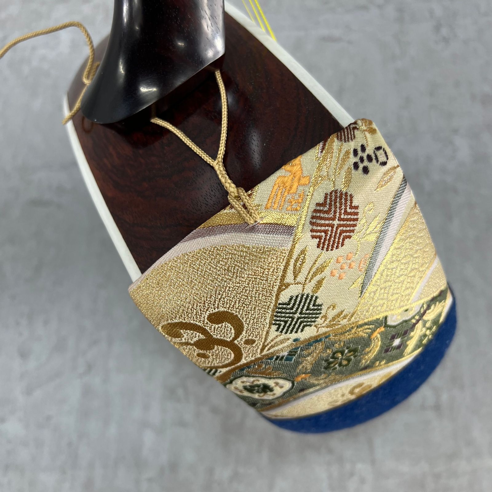 細棹三味線　子持ち綾杉胴　紅木　1枚溝　天然皮　正寸　セミハードケース　和楽器 細棹三味線 子持ち綾杉胴 紅木 1枚溝 天然皮 正寸 セミハード
