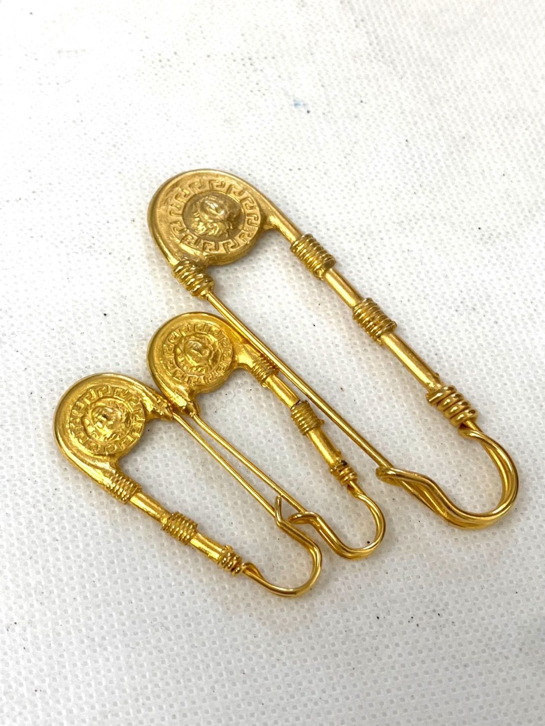 美品 versace ヴェルサーチ セーフティピンブローチ 安全ピン