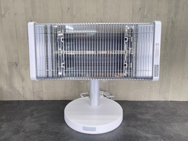 美品 ダイキン 遠赤外線暖房機 【中古】DAIKIN ERFT11ZS-W 2023