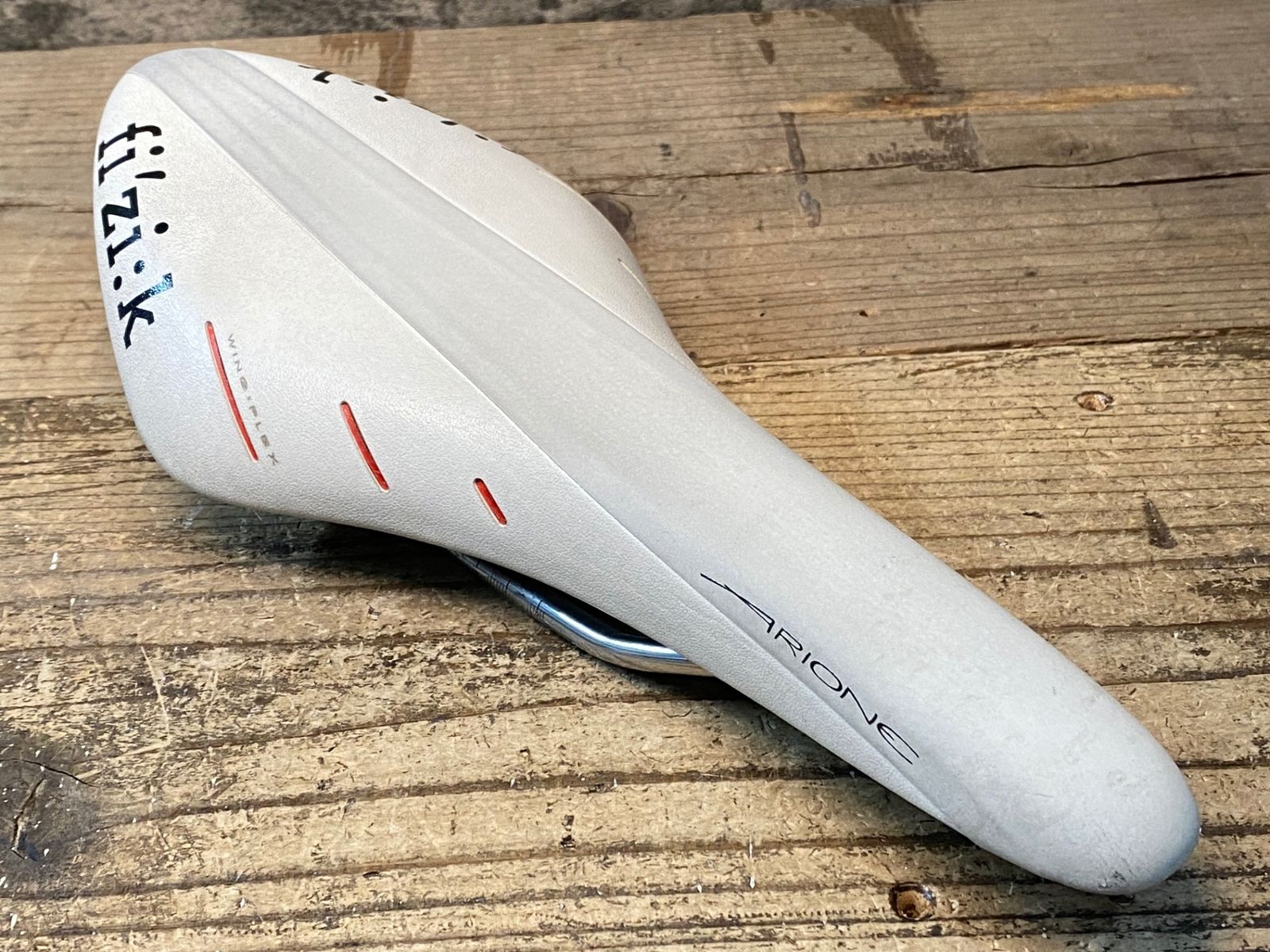 フィジーク　アリオネR3 ラージサイズ フィジークアリオネR3 ラージサイズ