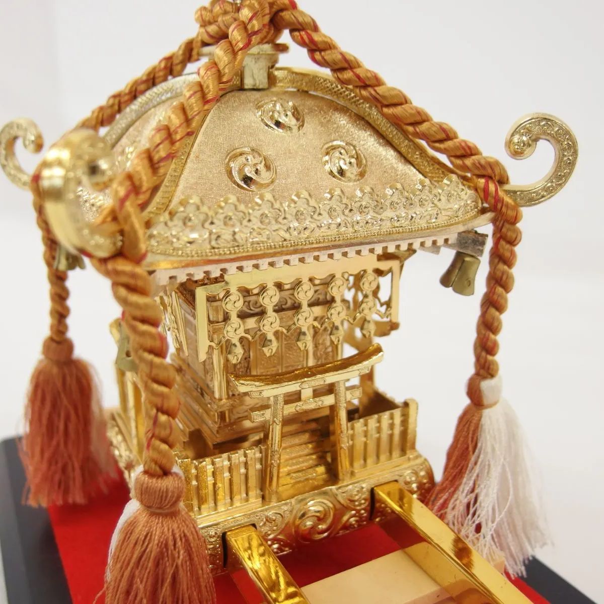 開運黄金神輿 ケース付き！ - メルカリ