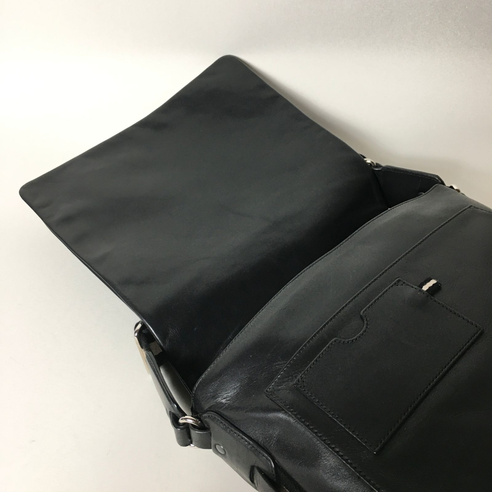 2508-272｜美品｜バリー メッセンジャーバッグ レザー ブラック 2508-272｜美品｜バリー メッセンジャーバッグ レザー ブラック