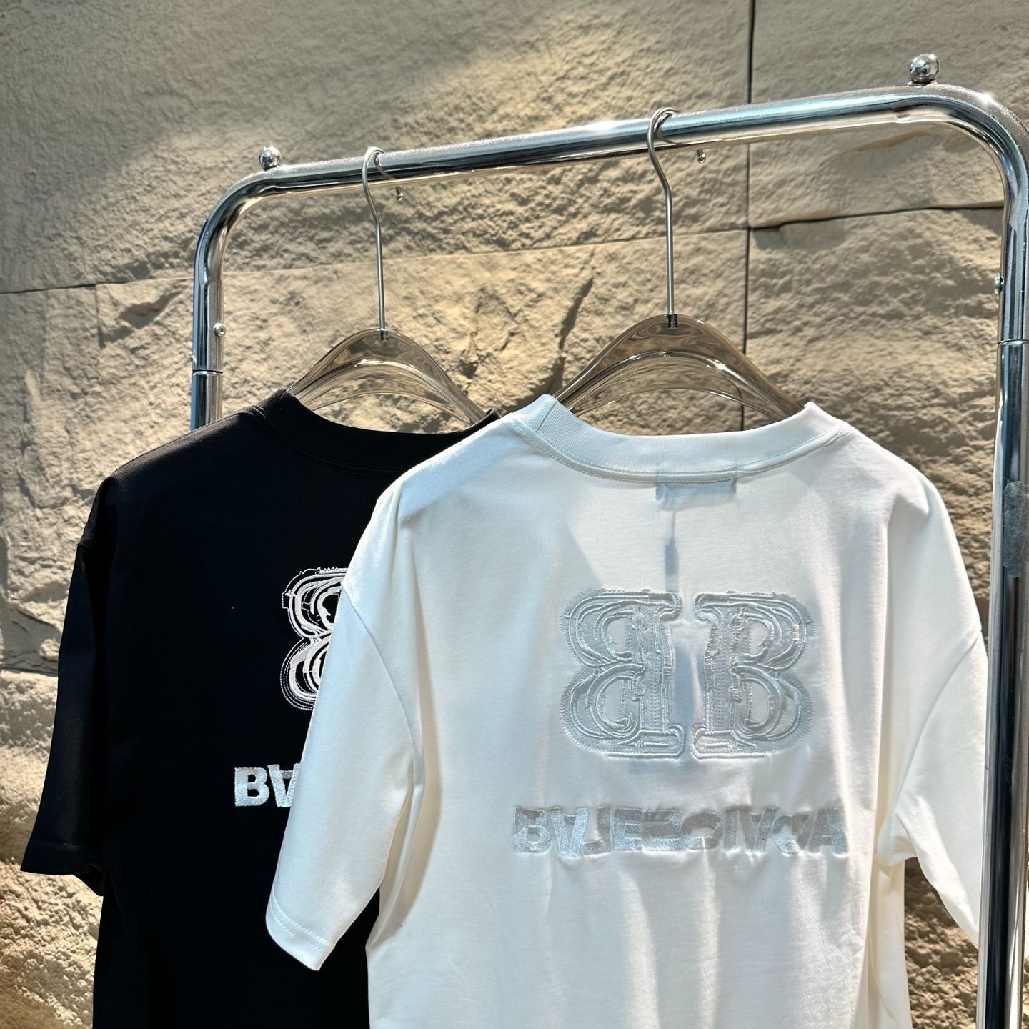 ロゴ刺繍ラウンドネック半袖Tシャツ 男女兼用