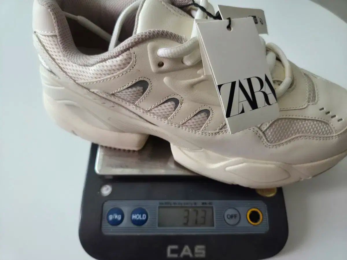 サラ.•☆.• ZARA(ザラ) スニーカーズ ボリューム ソール ランニング 265