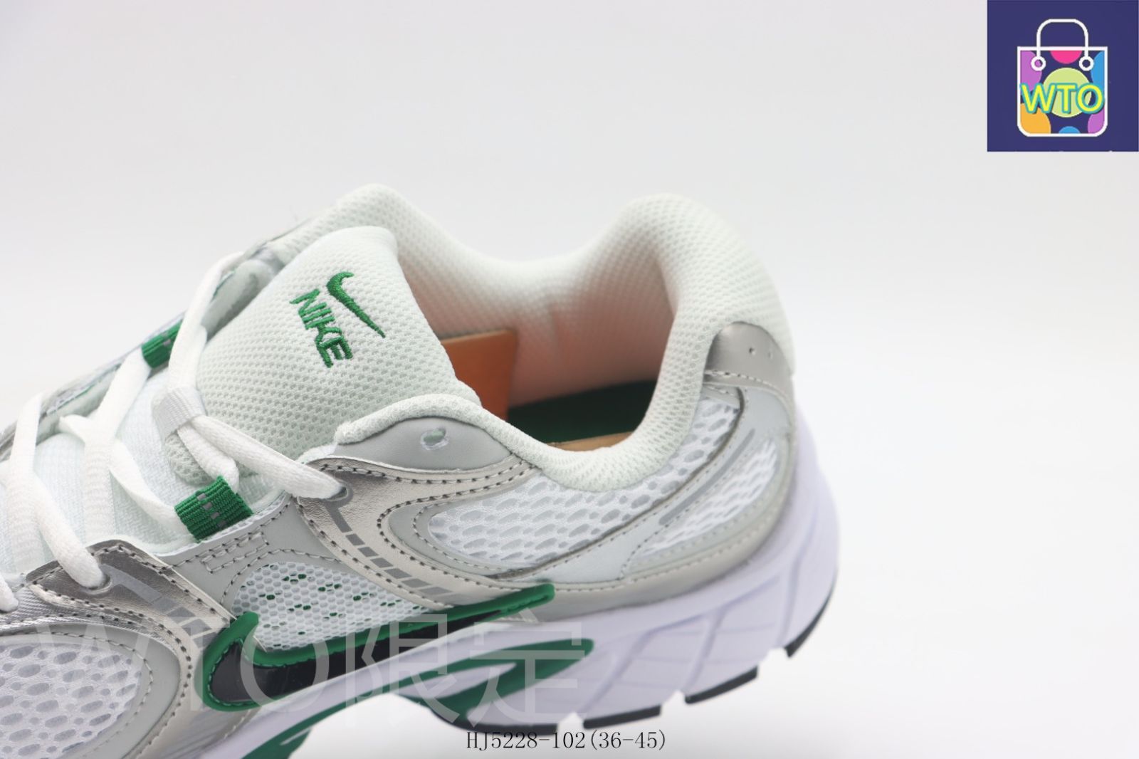 Nike インターナショナル ランニングシューズ ホワイト/レッド