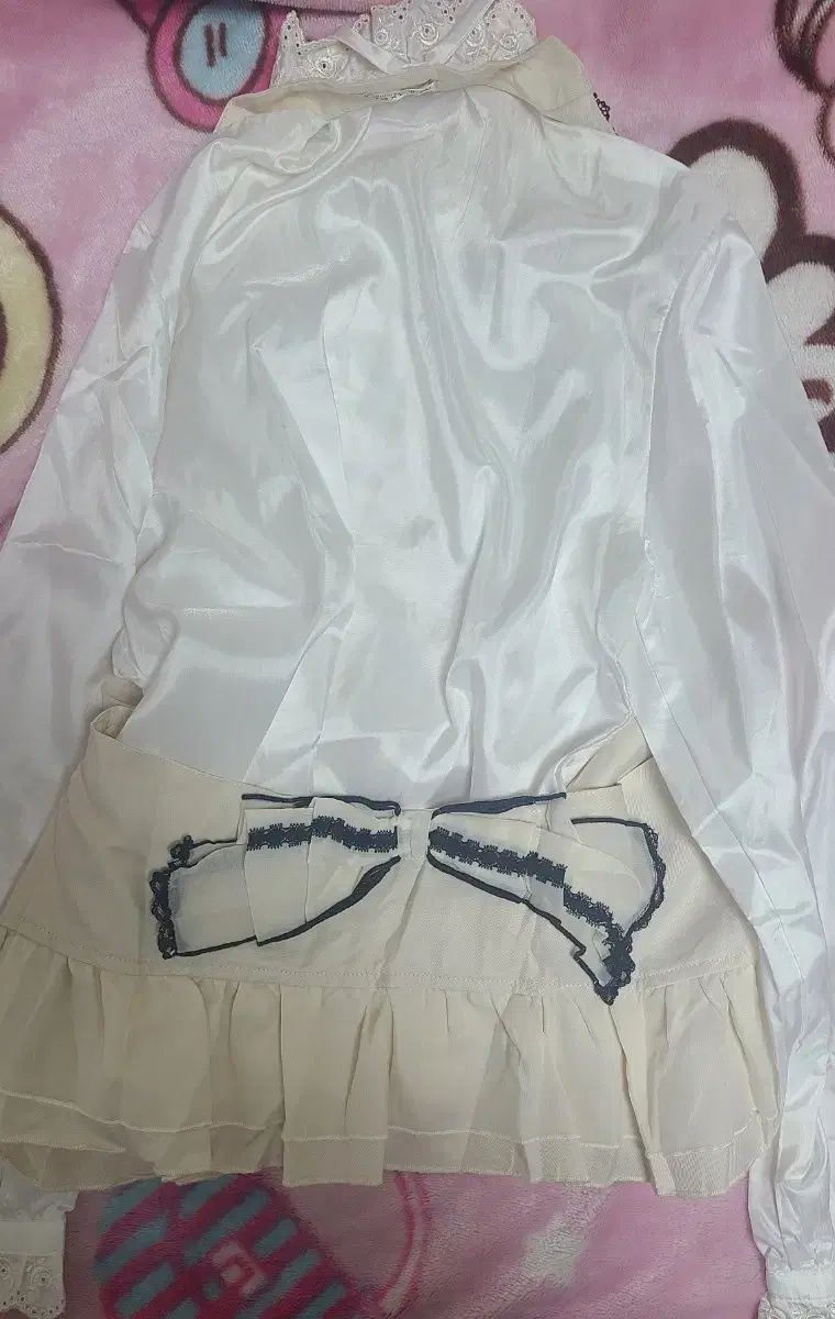 アクシーズファム 白