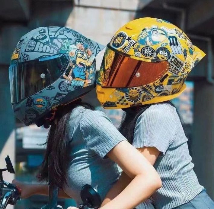 ミニオンズ キャラクターレディースフルフェイスヘルメット ホワイトヘルメット男女兼用 メガネ対応 S〜3XL