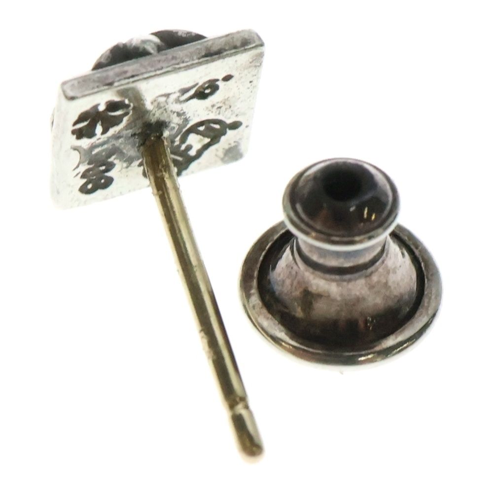 ピラミッドスタッド ピアス