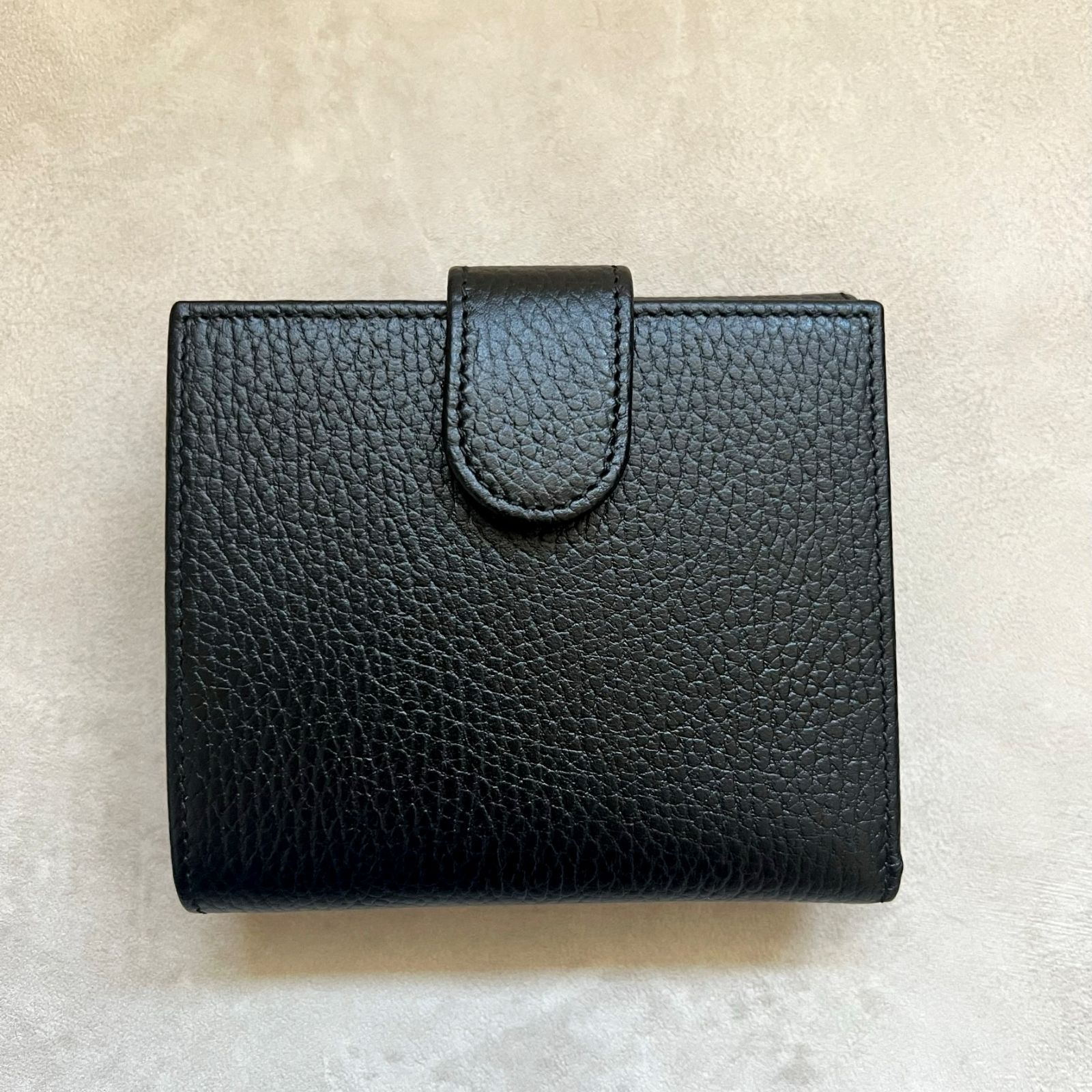 新品未使用タグ付き】GUCCI インターロッキング二つ折り財布 - メルカリ