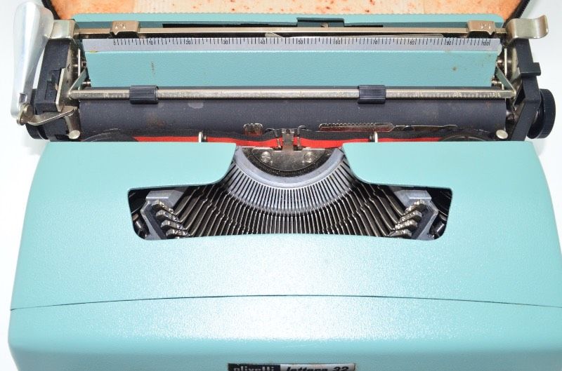 文房具・事務用品 【送料無料】 オリベッティ Olivetti Lettera 32