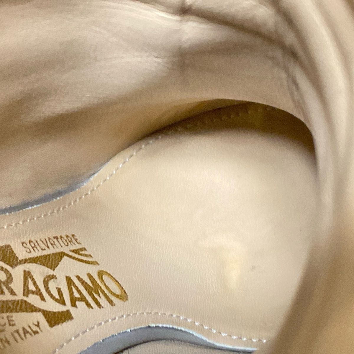 グレーベージュ チェーン