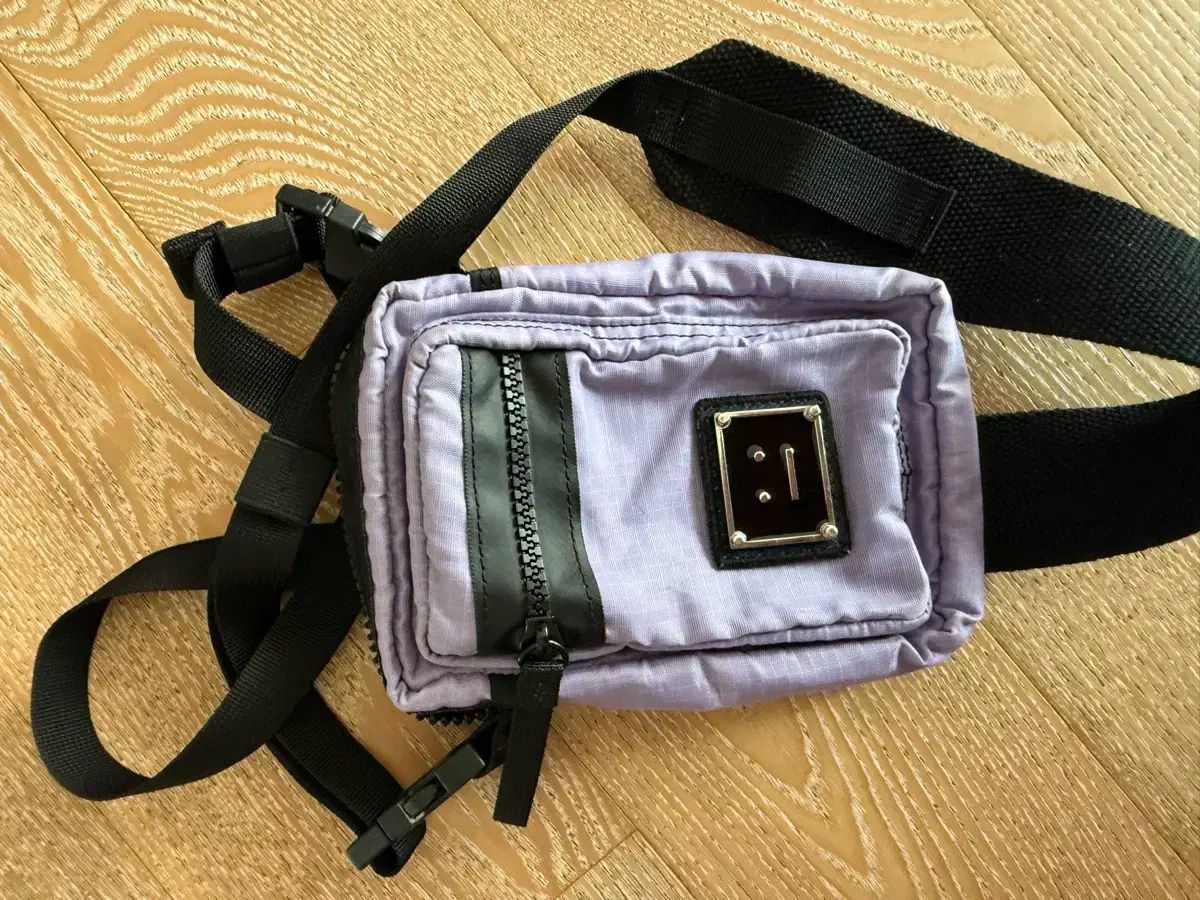 アクネストゥディオズ　クロスバッグ Acne Studios(アクネストゥディオズ) スタジオ クロスバッグ