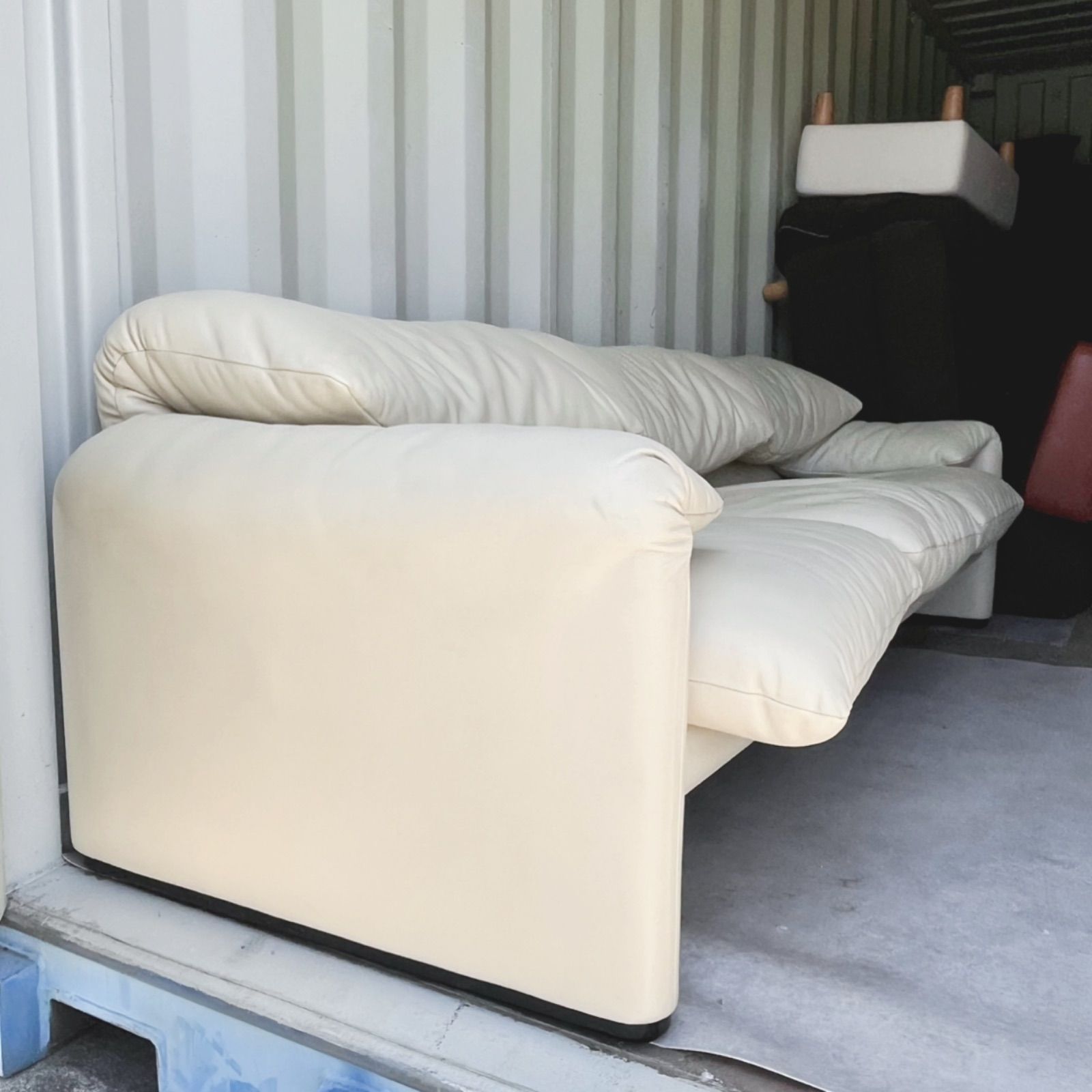 カッシーナ　マラルンガ　ホワイト レザー 3人掛けソファCassina 楽天市場】【中古】【展示美品】Cassina(カッシーナ) 675