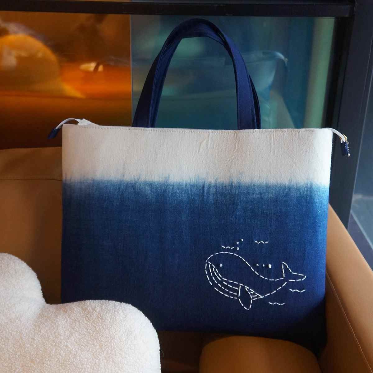 徳島藍染・藍染作家さん 手作り・刺繍付き藍染トートバッグ大小セット 徳島藍染・藍染作家さん 手作り・刺繍付き藍染トートバッグ大小セット