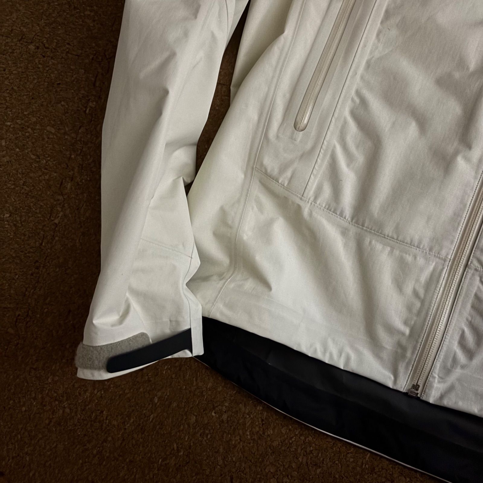 美品　アークテリクス×ビームス　ベータSL メンズS オフホワイト　ナイロン 激レア アークテリクス×ビームス ベータSL 白 Mサイズ