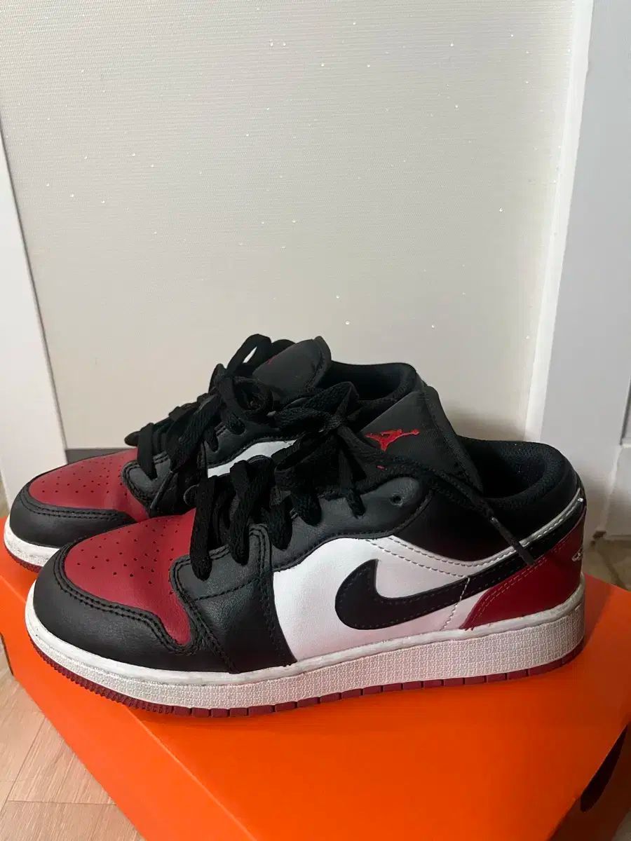 NIKE ナイキ ジョーダン 1 ロー 白 バーシティ レッド
