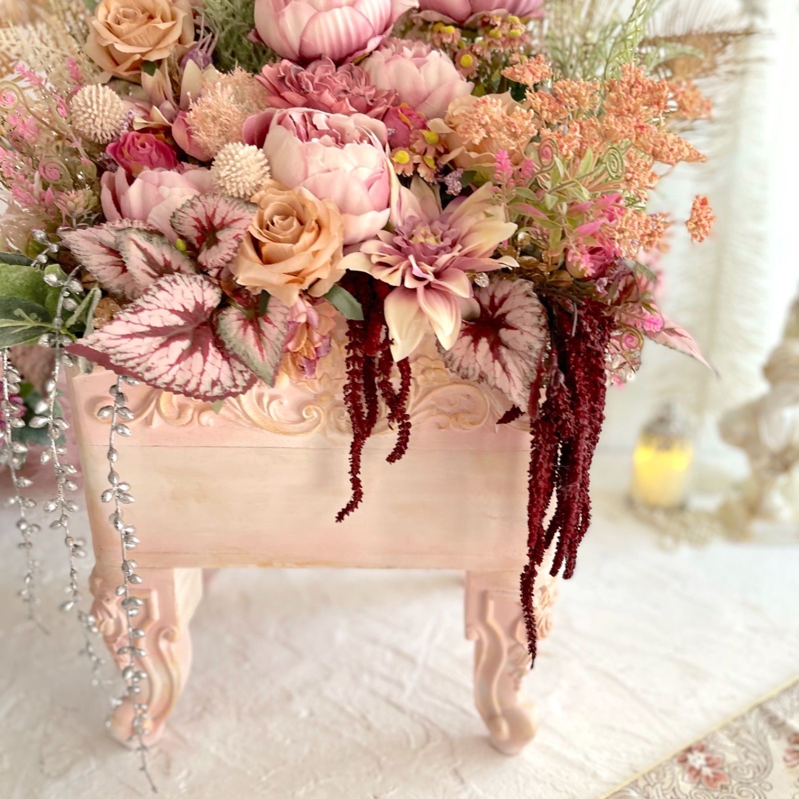 超特大サイズのロココ調フラワーアレンジメント ラグジュアリー