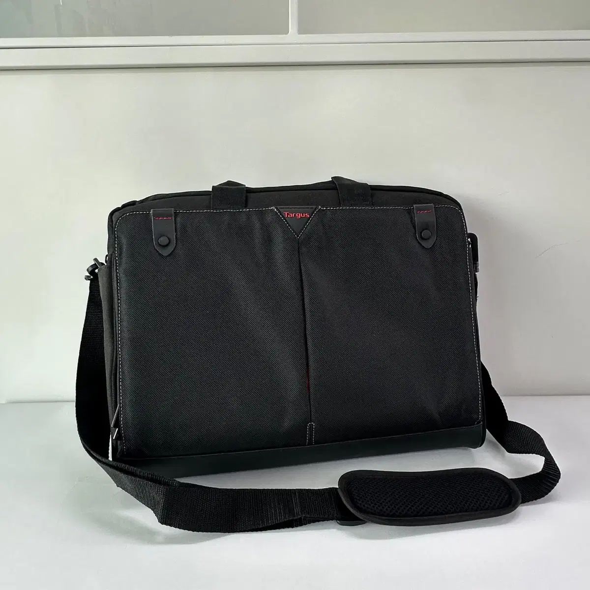 ターガス 15 インチ 中古ラップトップバッグ