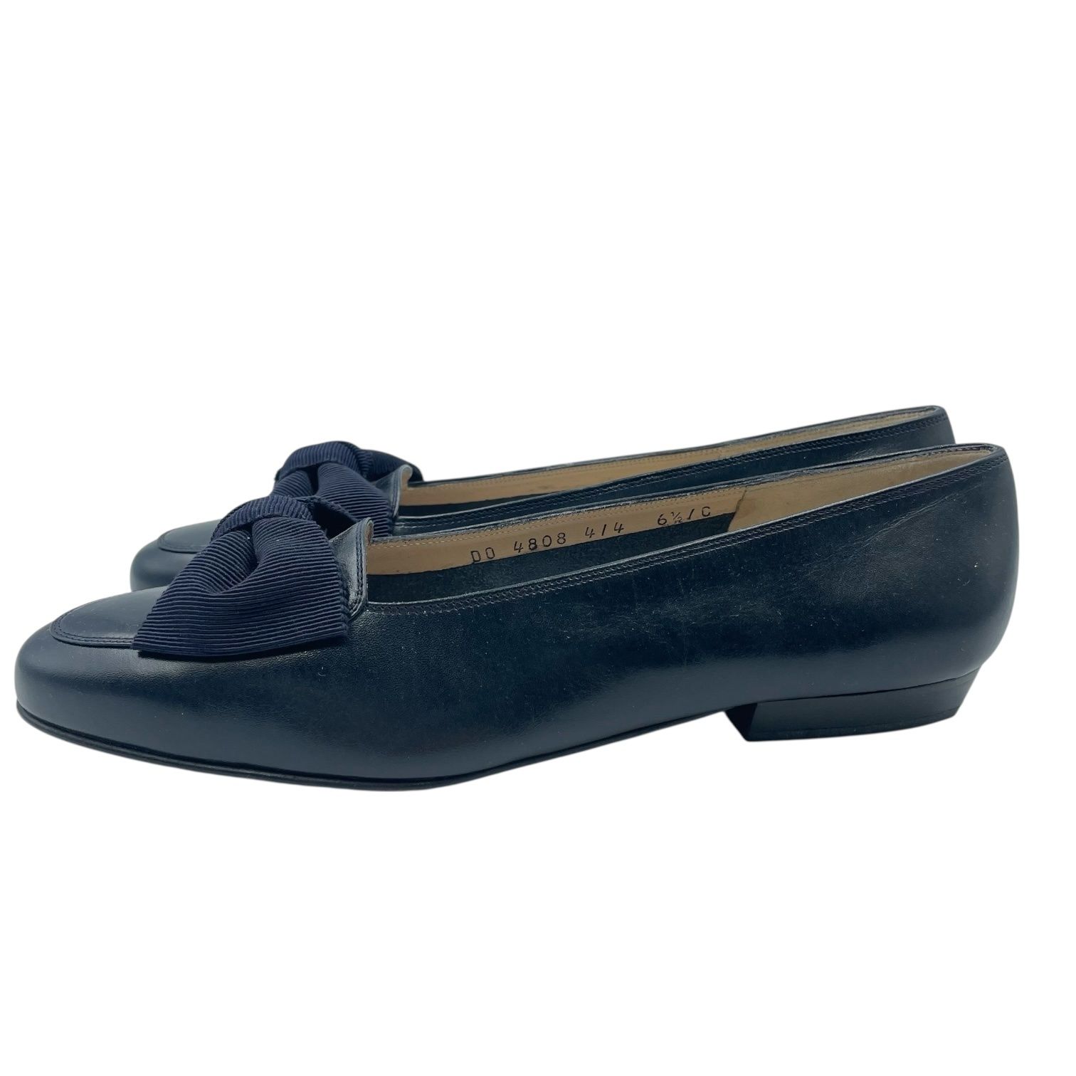 ［美品］フェラガモ　パンプス　ヴァラ　ネイビー　型押しレザー 未使用品 Salvatore Ferragamo フェラガモ パンプス レザー