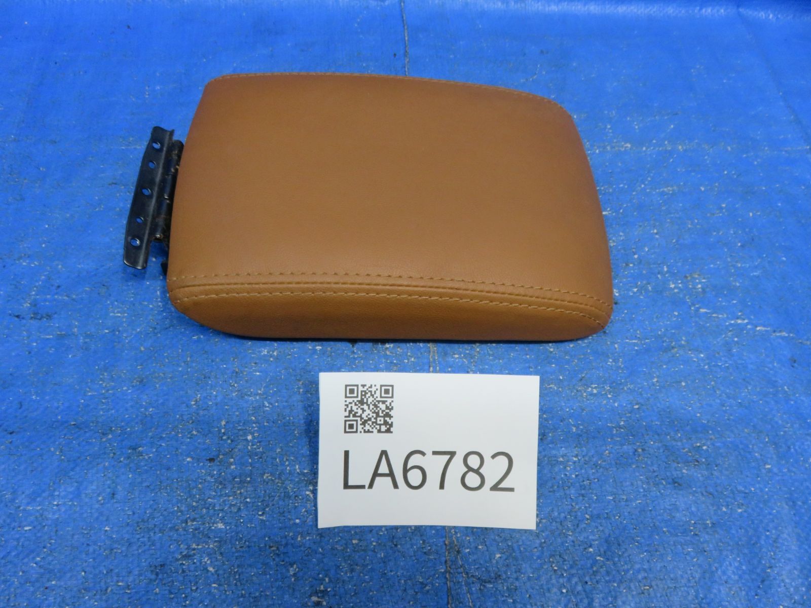 LA6782 スバル GVF インプレッサ WRX STI センターコンソール 蓋 カバー アームレスト 純正 GRB GVB GRF 汚れ