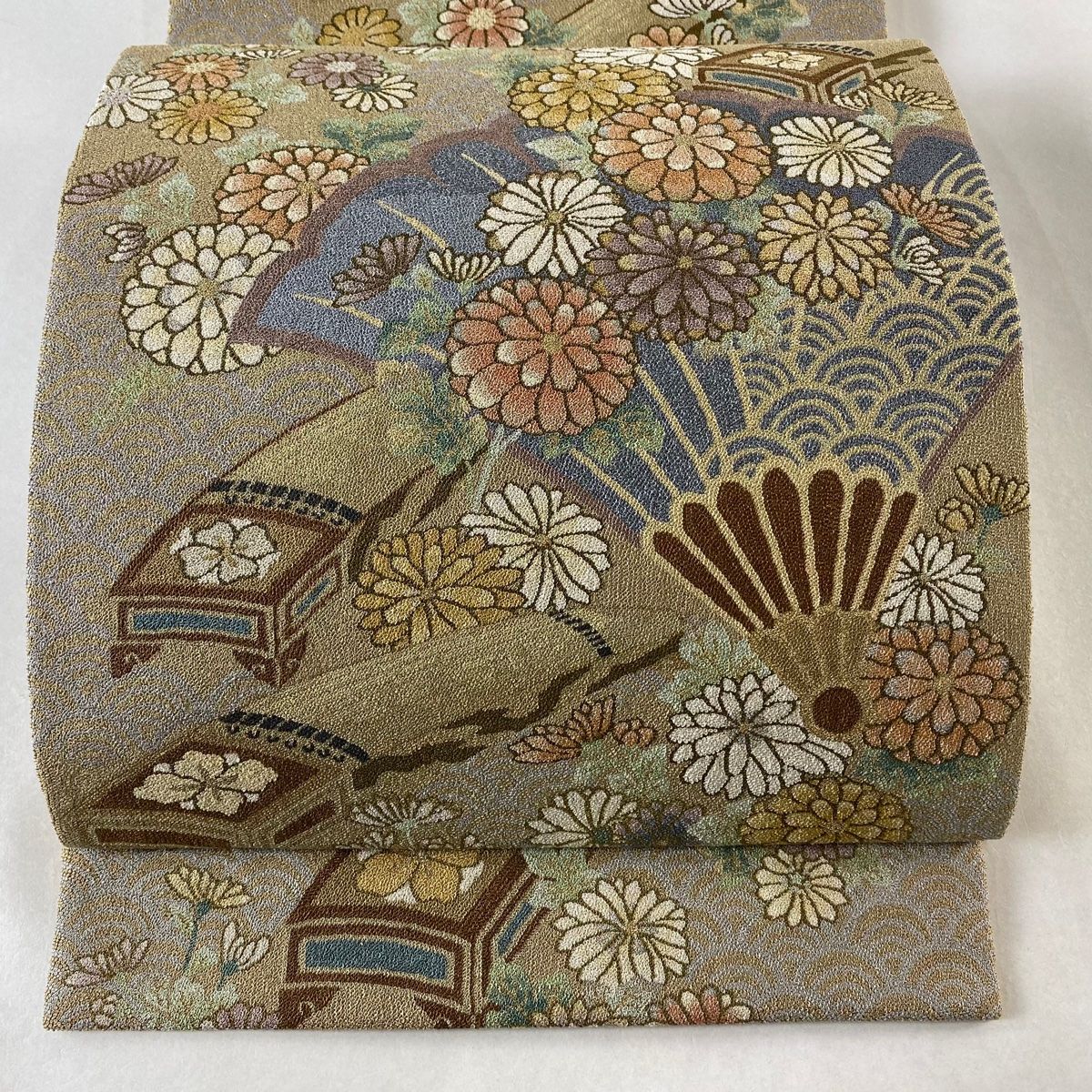 袋帯 琴 花扇 相良刺繍 金銀糸 薄茶色 お太鼓柄 正絹