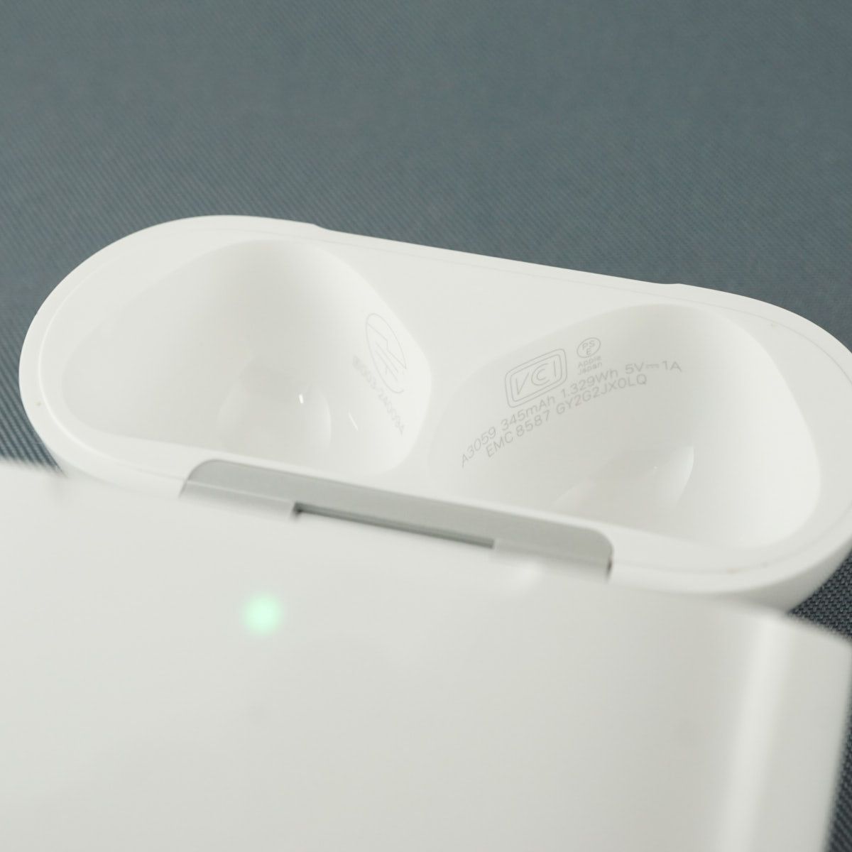 Apple正規品　AirPods 第4世代　充電ケースのみ　A3059 Apple AirPods 第4世代 ANC 充電ケース A3059 - メルカリ