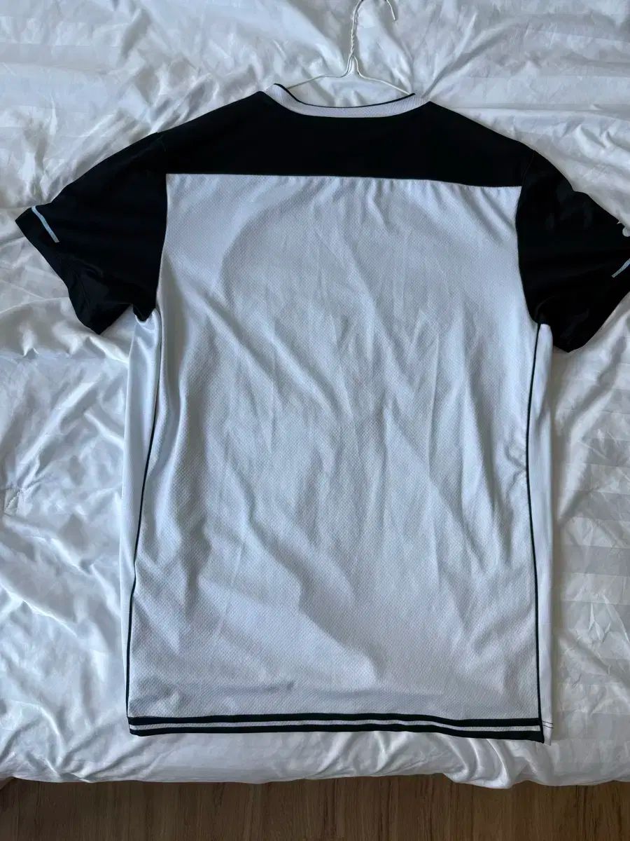 バドミントンスーツ 販売