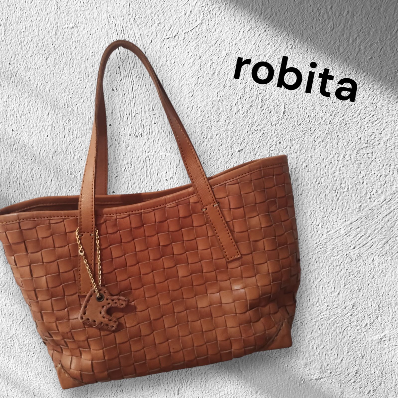 【極美品】トリーバーチ エンボスロゴ 2way ミニボストンバッグ レザー 黒 極美品】トリーバーチ エンボスロゴ 2way ミニボストンバッグ レザー