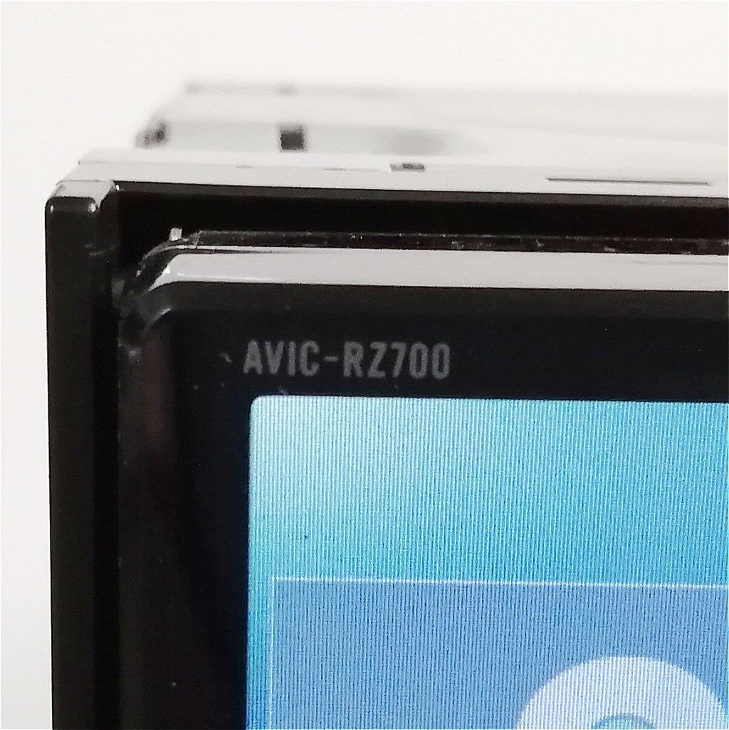 Pioneer carrozzeria AVIC-RZ700 7インチ フルセグ/Blutooth/DVD