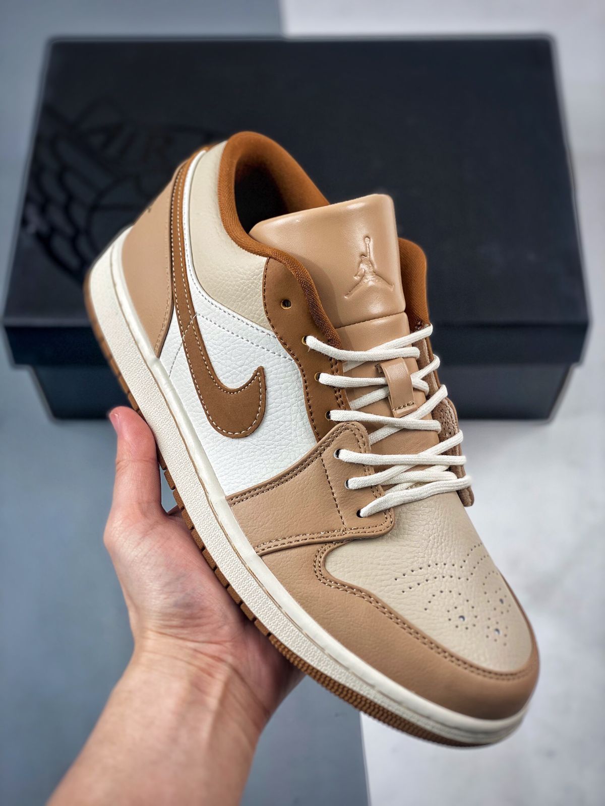 新品未使用品NIKE AIRJORDAN1LOW SE  エア ジョーダン 1 LOW SEHF5753-221