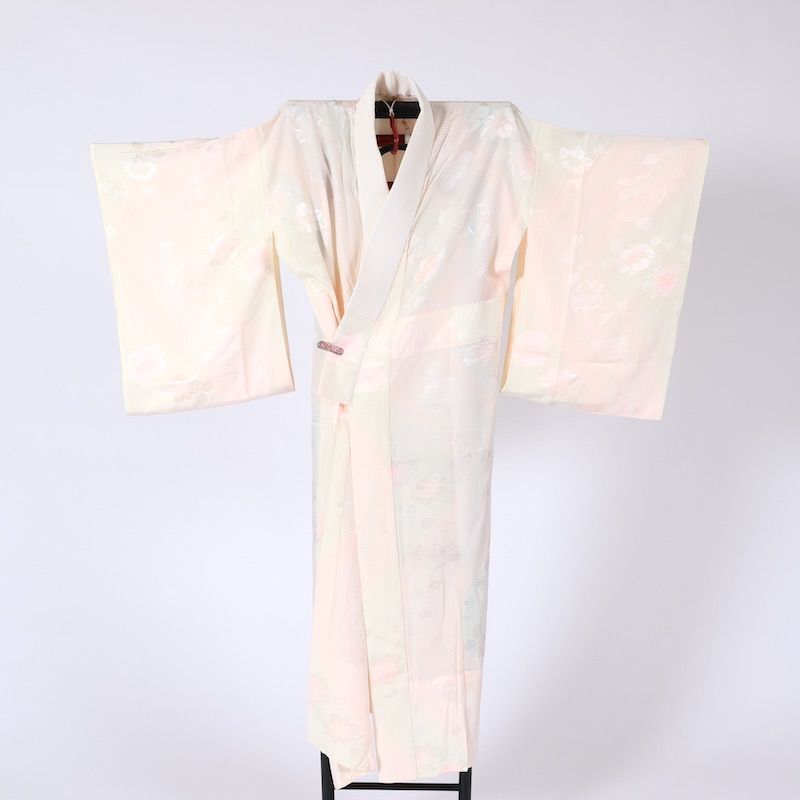 長襦袢　薄ピンク　ボカシ　花　A195 長襦袢 薄ピンク ボカシ 花 A195 - メルカリ